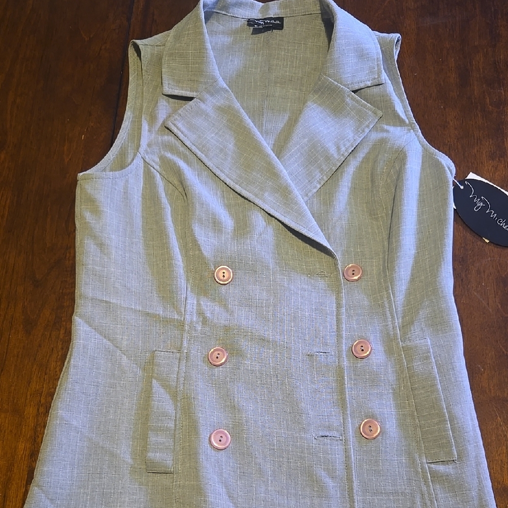 Gray Sleeveless Blazer Vest with Pink Buttons